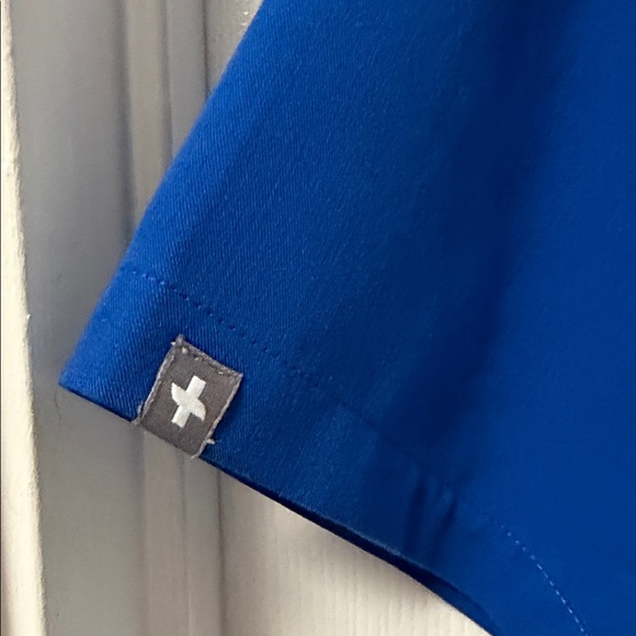 Figs Men's / Women’s Technical Collection Royal Blue Scrub Top - Size Large - Picture 4 of 7